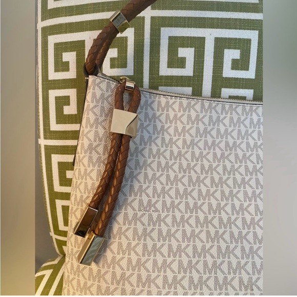 Michael Kors Lexington - Picture 2 of 6